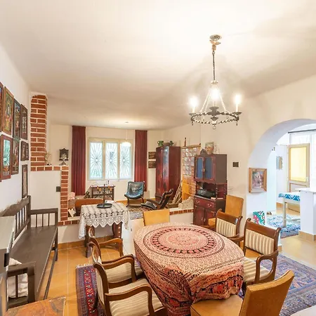 Cosy Near Basilica